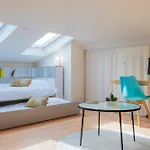 Rare! 120M Rooftop 5-Minute Walk To Downtown
