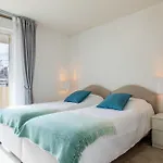 Rare! 120M Rooftop 5-Minute Walk To Downtown