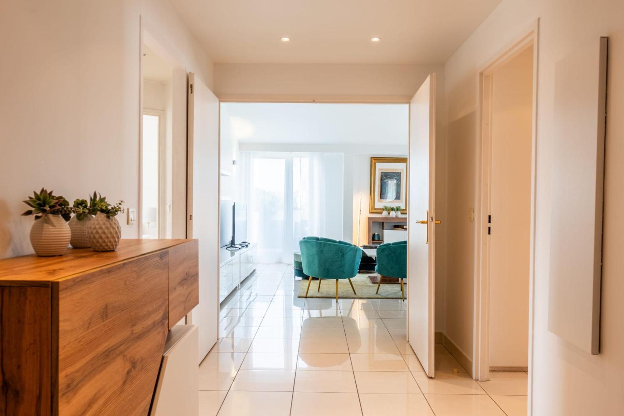 Rare! 120m Rooftop 5-minute Walk To Downtown *