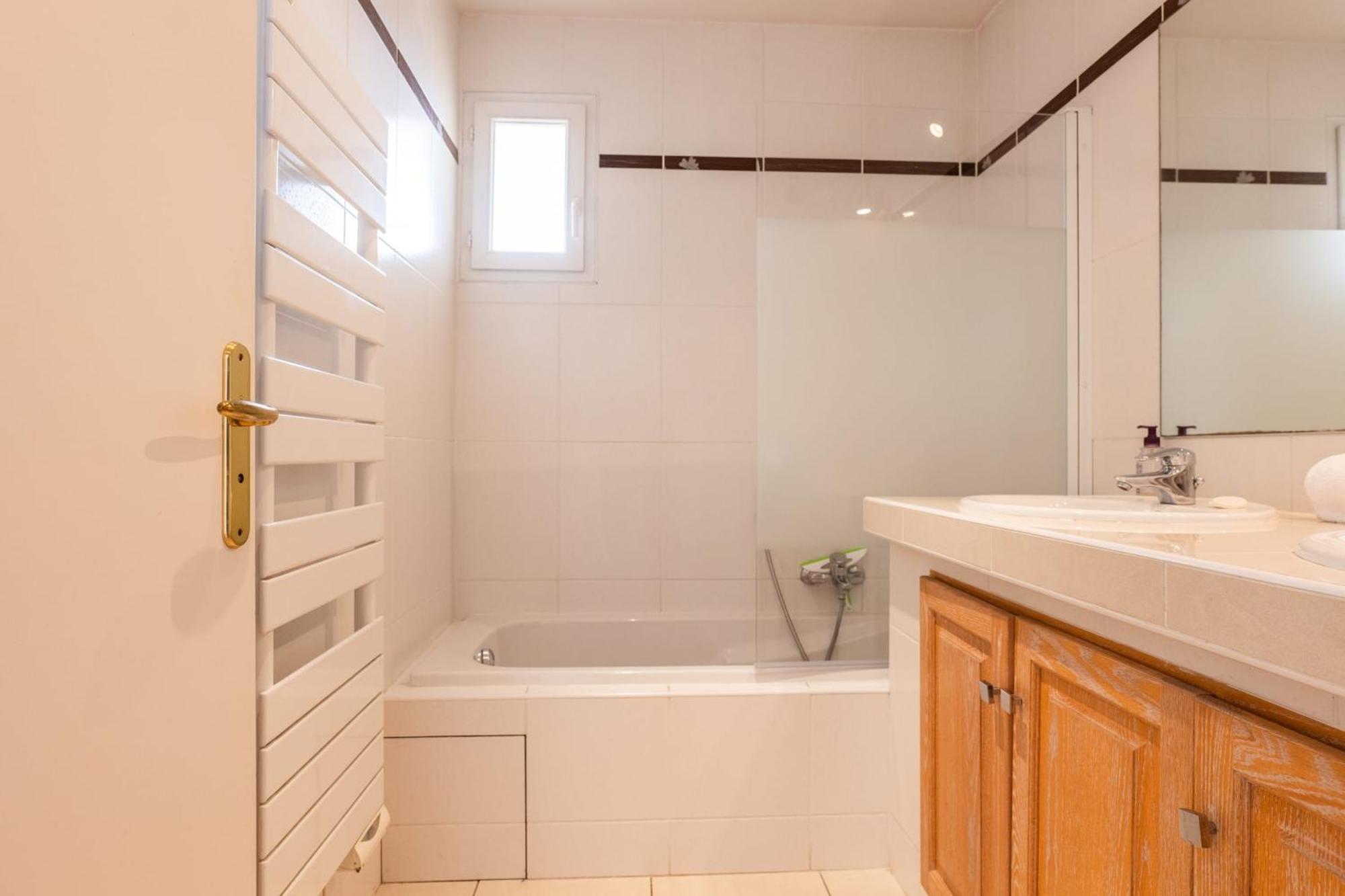 Rare! 120m Rooftop 5-minute Walk To Downtown