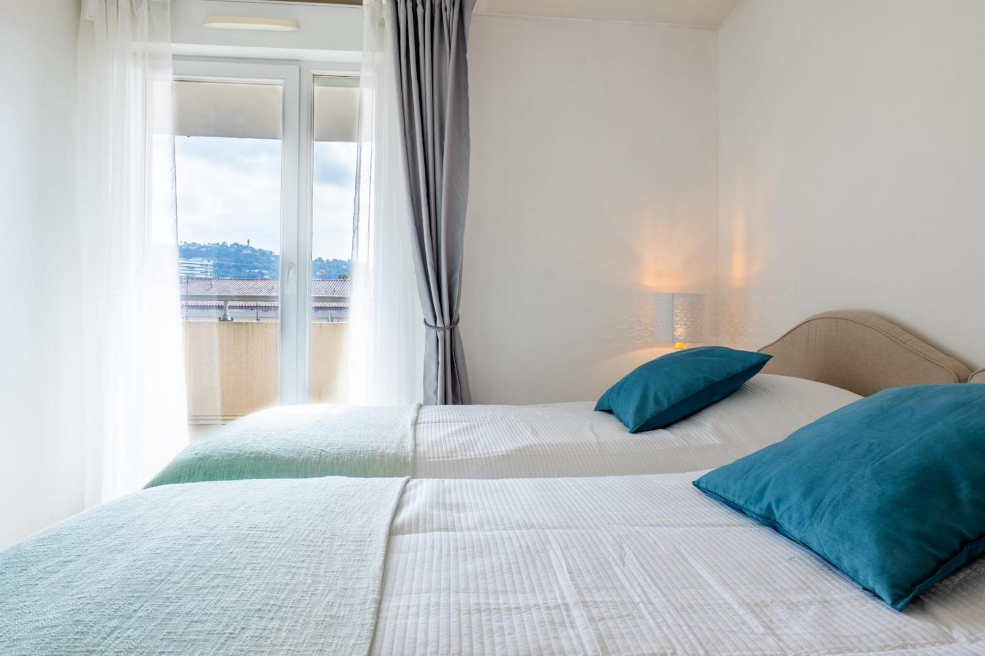 Rare! 120m Rooftop 5-minute Walk To Downtown